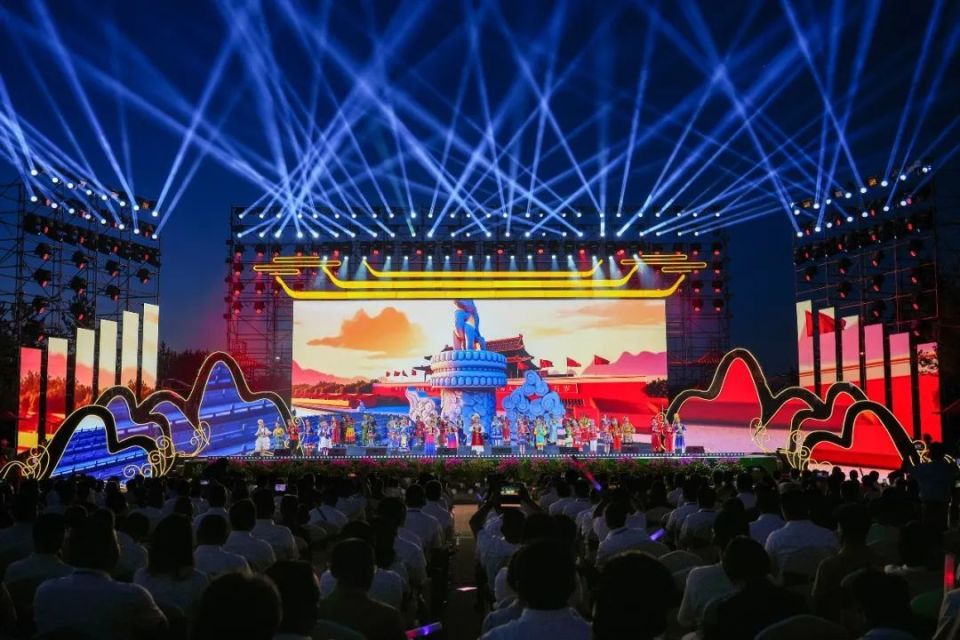 巴里坤哈萨克自治县成立70周年庆祝活动主题文艺晚会精彩上演