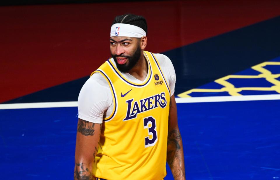 哈姆浓眉过早陷入犯规麻烦这改变了球队的轮换