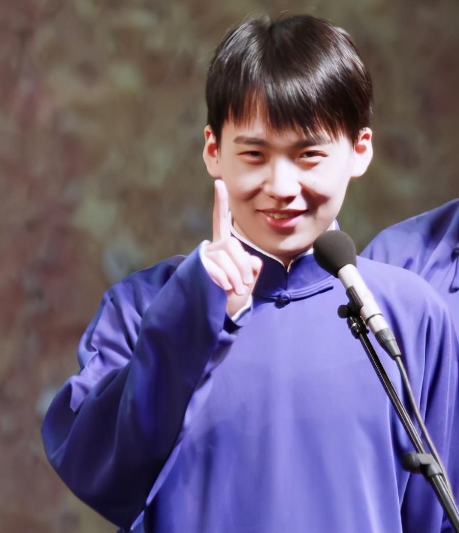 郭麒麟带女孩回家见父母,郭汾阳趴耳边告诉郭德纲:这个好美啊!