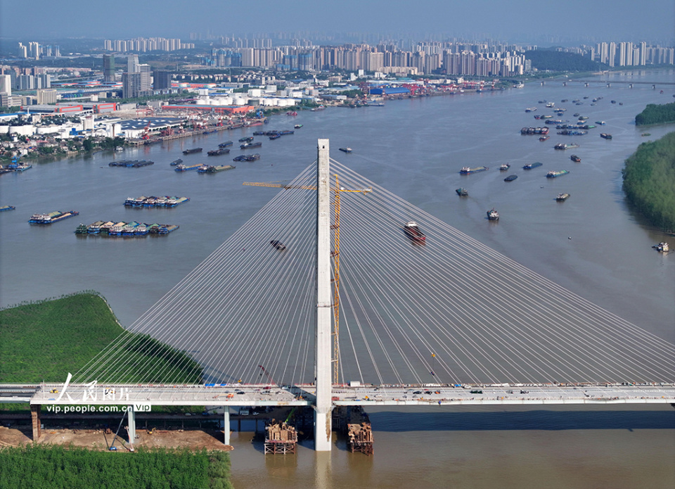 湖南长沙香炉洲大桥建设施工忙