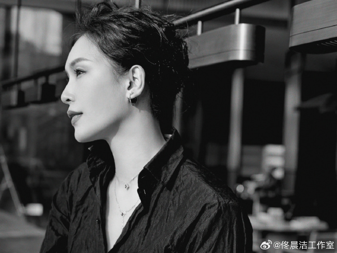 对话《繁花》"潘经理"饰演者佟晨洁:很多人没认出我,有些暗爽_腾讯