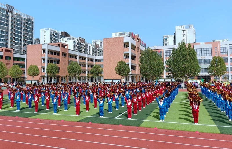 新乡市牧野区举办2023年中小学生田径运动会小运动员展示蓬勃向上风采