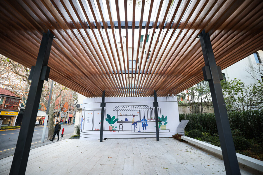 陕西北路上百年花园破墙透绿辞书出版社旧址附属绿地对市民开放共享