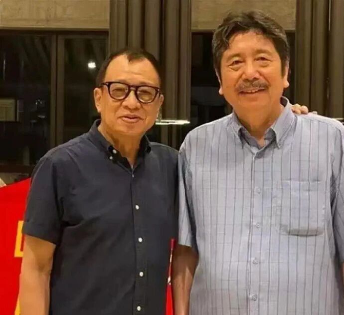 鲁迅长孙周令飞悼念表哥许绍雄，细数其经典角色：痛失一位好亲人，手足情谊始终珍藏；许绍雄出身名门，叔公许崇智曾任黄埔军校校长_腾讯新闻