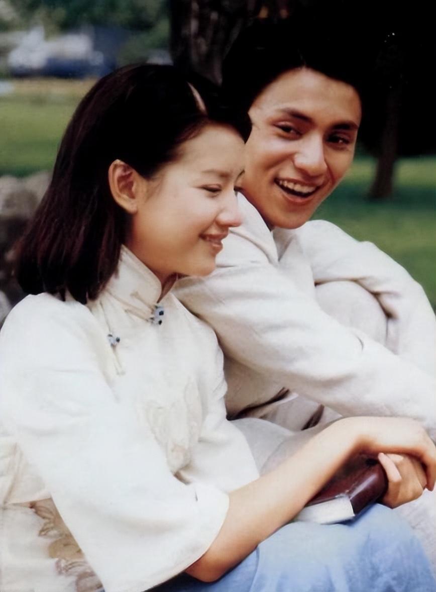 这本小说改编的电视剧,红了刘亦菲董洁和陈坤,该书被誉为民国版的