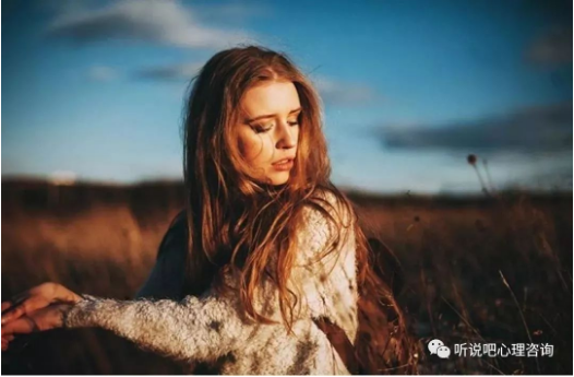 情感心理咨询：迟迟无法走出分手的痛苦，怎么办？_腾讯新闻