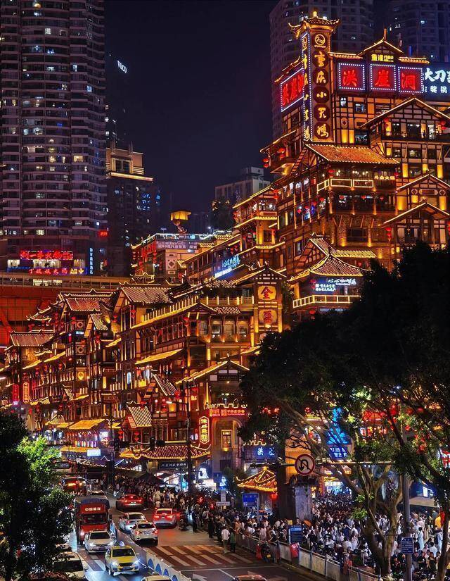 好评中国丨经济新脉动：“超级周末”点燃消费新活力_腾讯新闻
