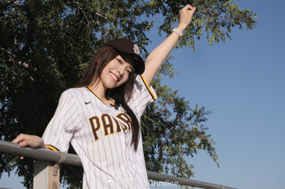 lpl老婆余霜参观mlb球场运动风太有活力了