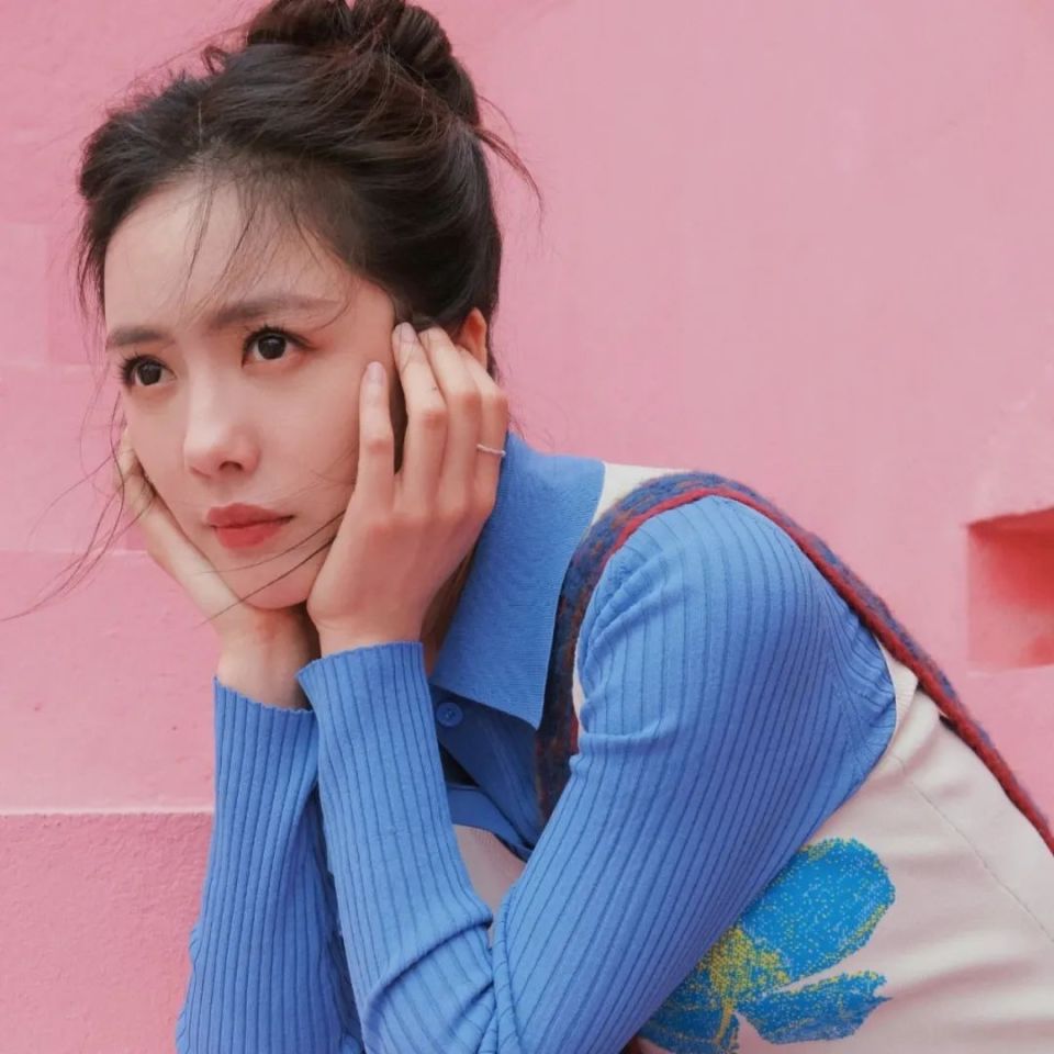 蔡文静从"小透明"到"霸屏女主",一路走来艰辛又努力,如今参加《浪姐5