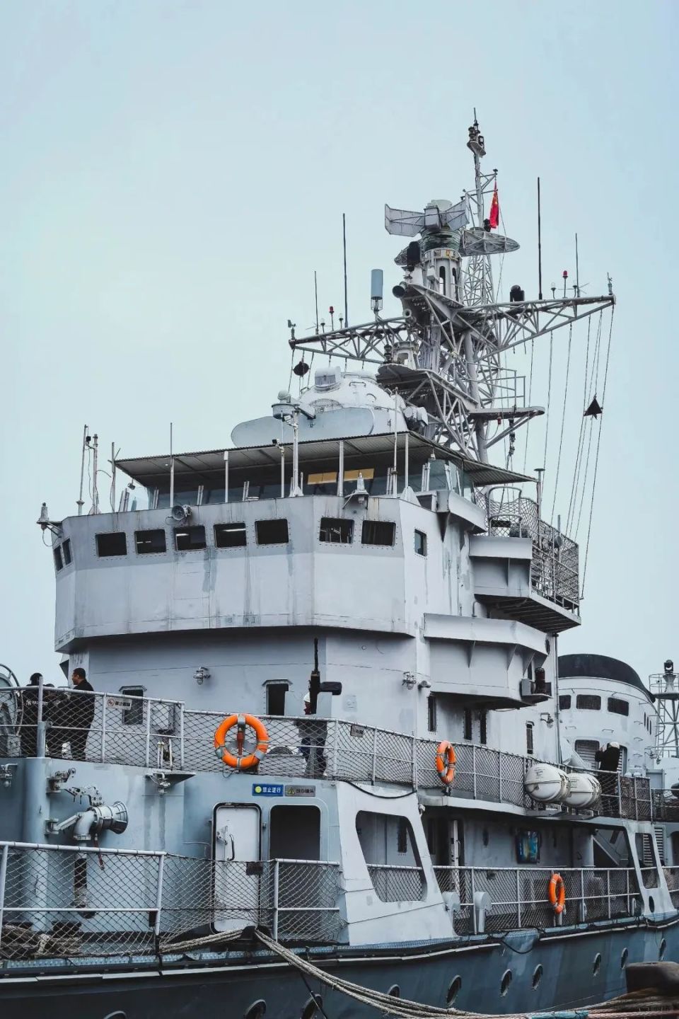 秦皇岛西港花园,1艘051型驱逐舰,舰名不明,动向