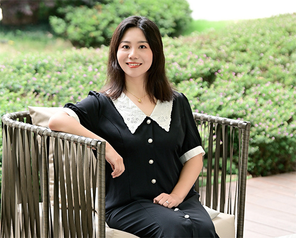 杨金霞——初2023届12班 班主任中小学语文一级教师,高新区语文名师