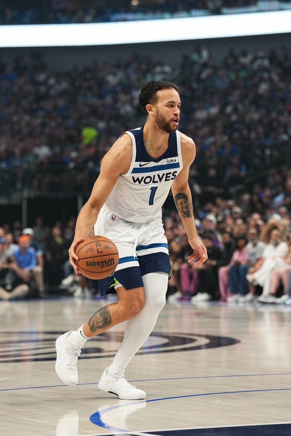 安德森的到来,不仅能够填补勇士防守端的空缺,同时还能够让勇士的进攻