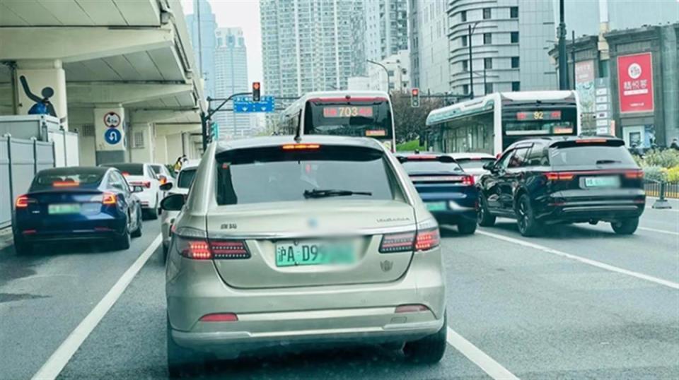 上海今年底停发纯电车绿牌?官方:新政近日公布-腾讯新闻
