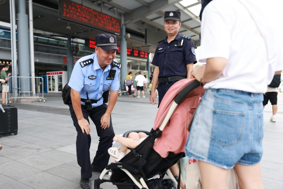 打防一线警察群像 | 南山分局深圳湾派出所口岸警务室民警王航:看到