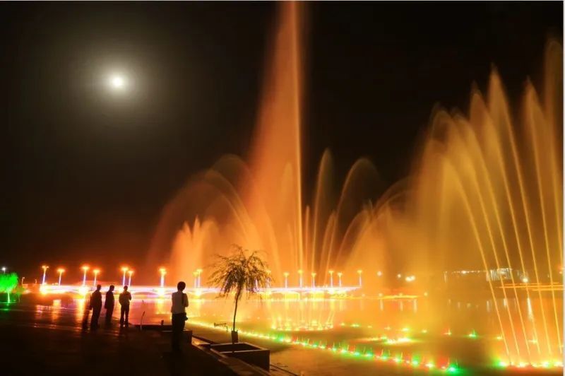 轮台县红桥公园.