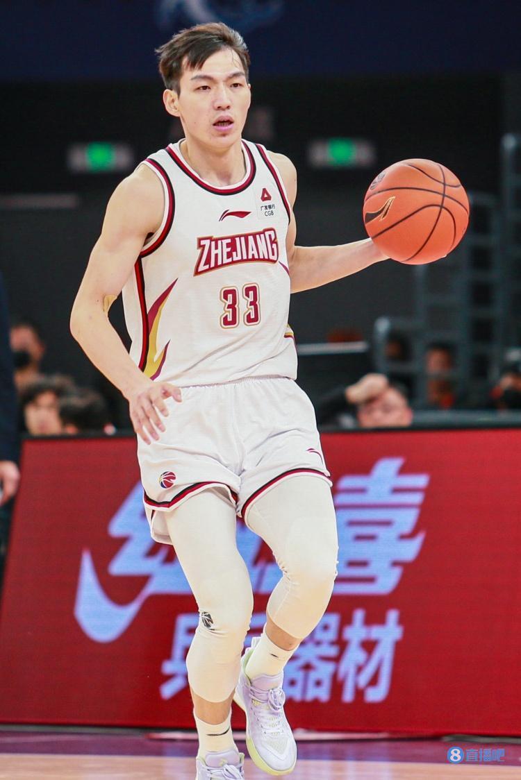 本场比赛,浙江球员吴前出战33分别,投篮17中7,三分球15中5,拿到19分1