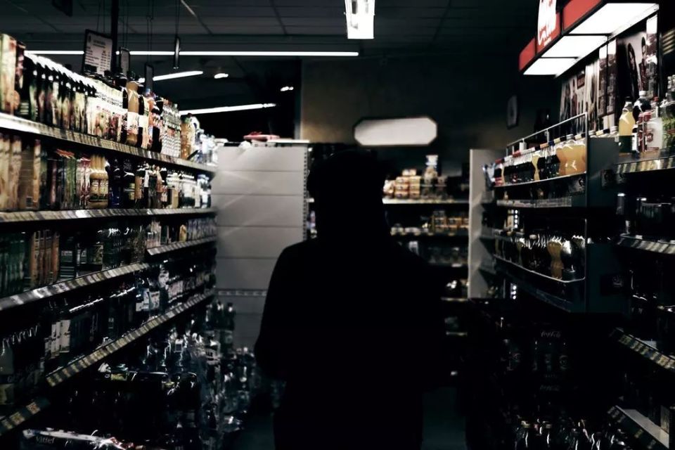 良心卖酒人的真情告白：我为什么没有10多块的进口酒？_腾讯新闻