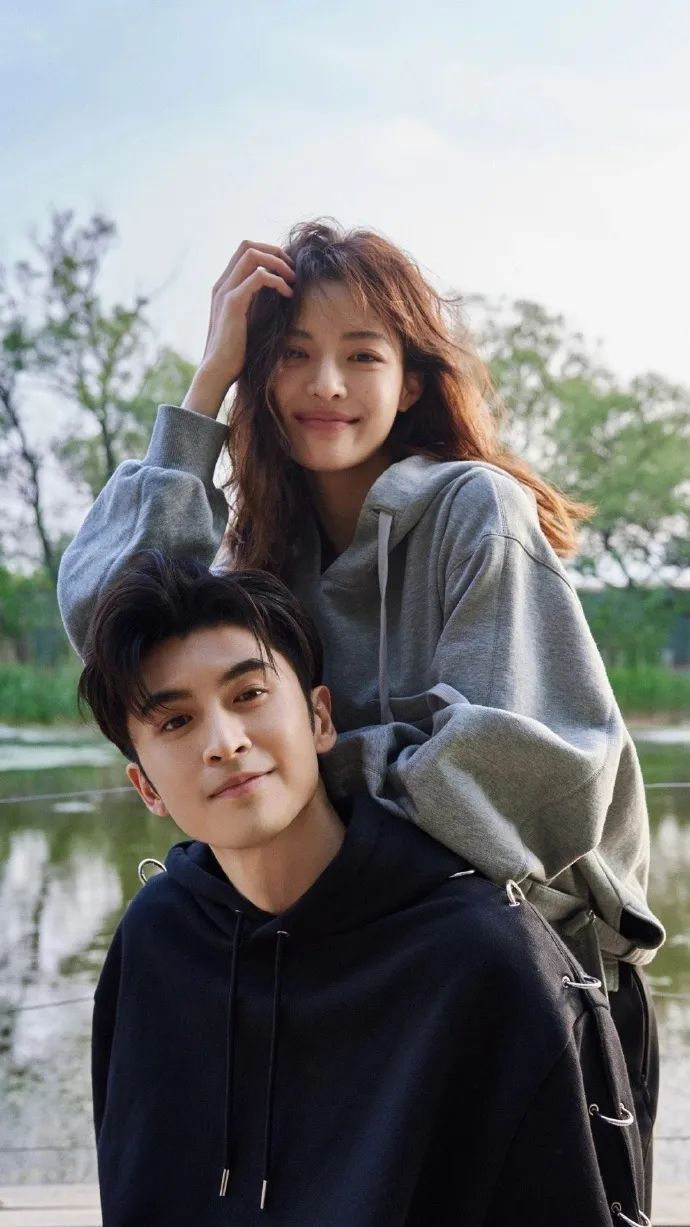 钟楚曦侯雯元恋情曝光,跟前任张云龙见面满脸尴尬_腾讯新闻