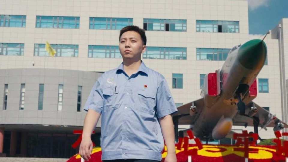 如今作为沈飞"罗阳青年突击队"的一员杨国心成长为"全国技术能手""