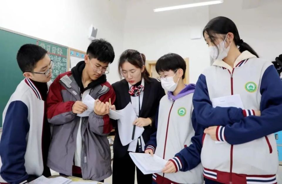 青岛昌乐二中高级中学:今天,致敬每一个闪闪发光的她!_腾讯新闻