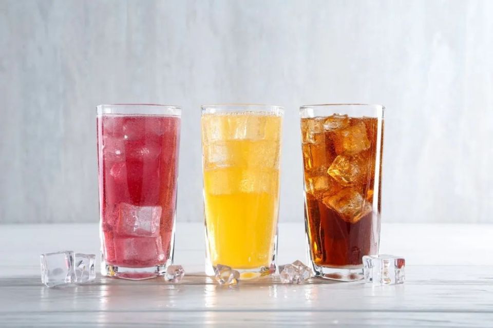 夏日孩子爱喝碳酸饮料？小心影响骨骼发育！