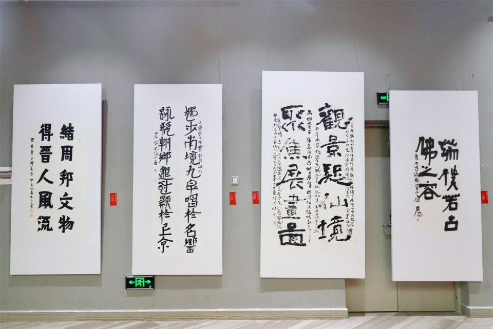 第二届中国爨体书法作品展在曲开幕