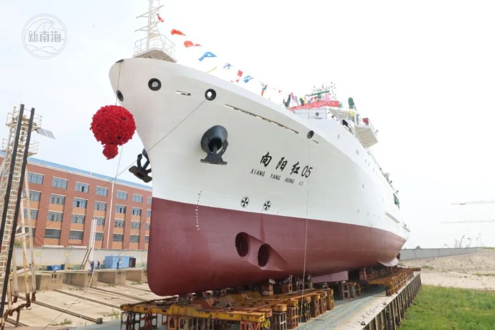 自然资源部南海局3000吨级海洋综合科考船"向阳红05"下水_腾讯新闻