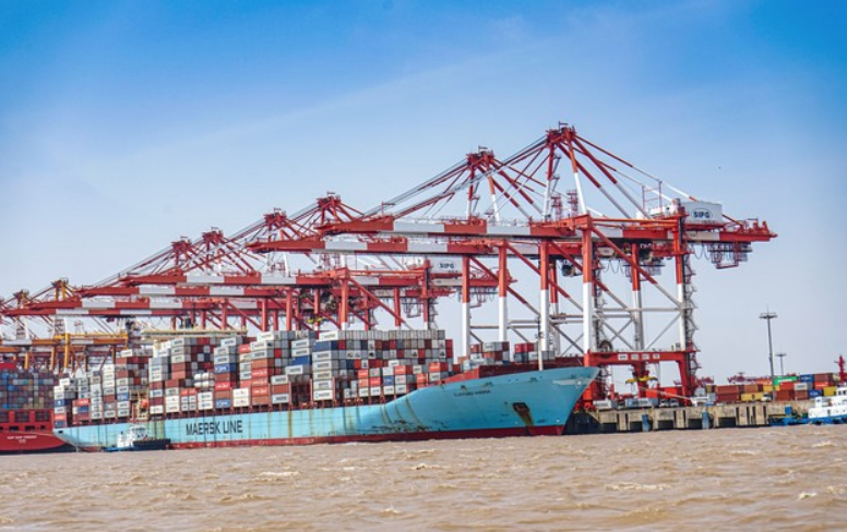 中船防务披露半年报所有者权益减少3743亿