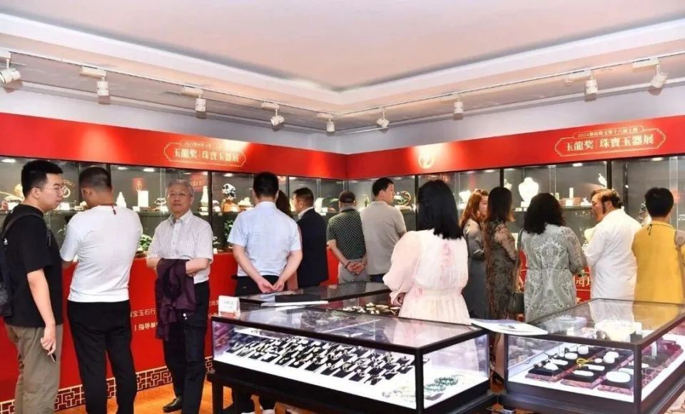 镇平玉雕在上海"玉龙奖"珠宝玉器展活动中再获佳绩