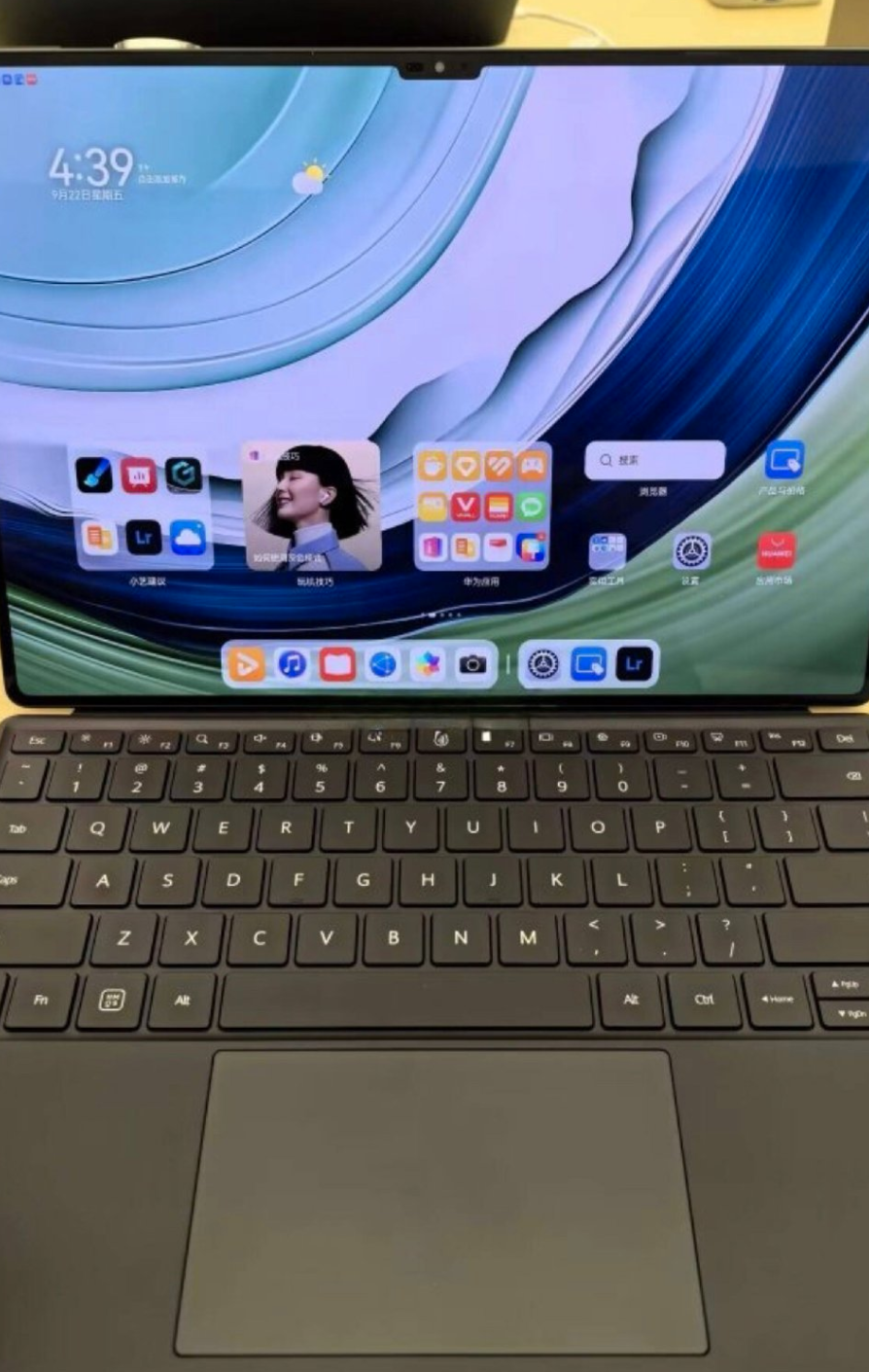 新机麒麟9000s平板曝光刘海屏设计