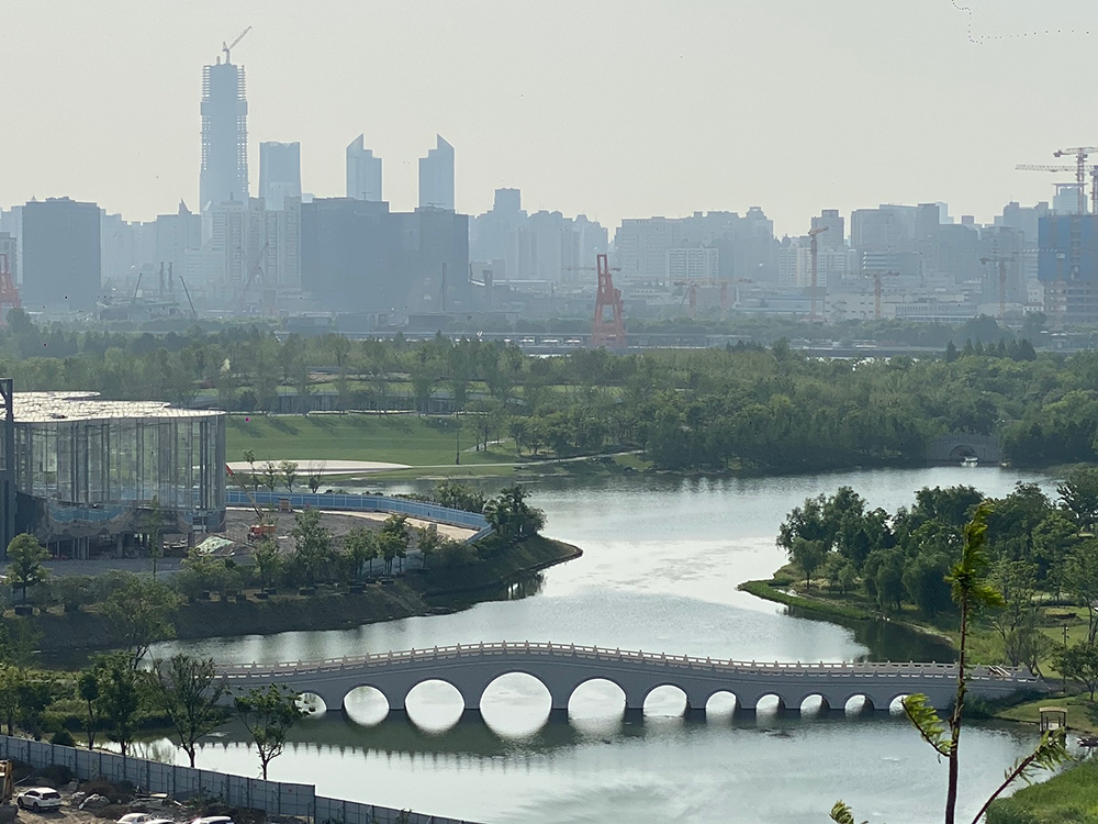 黄浦江畔、世博文化公园内的48米双子山，2024年全面开园！_腾讯新闻