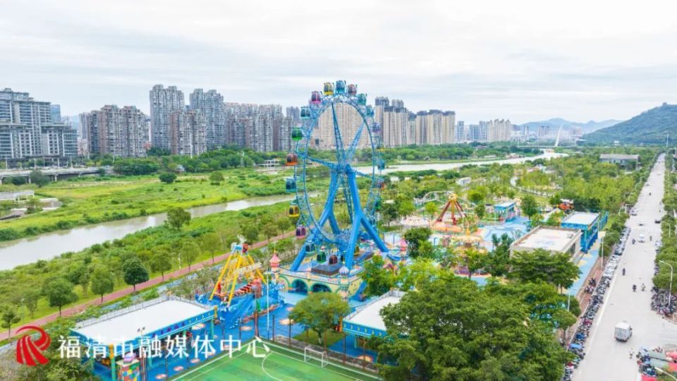 福清乐园位于儿童公园西侧,于冠军沙地至西侧足球场间,以"童话的式珑