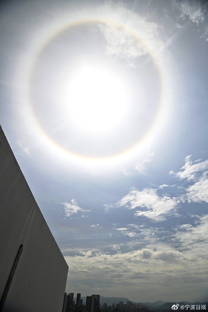 太阳仿佛戴上美瞳7月3日上午宁波天空惊现日晕奇观
