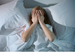 出现的睡眠问题是为什么 什么因素导致的