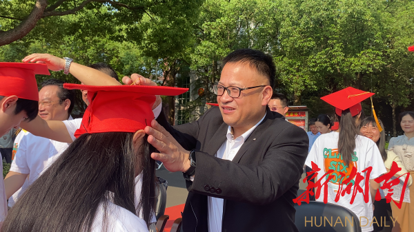 十八而志梦起航安乡五中举行高三成人礼仪式