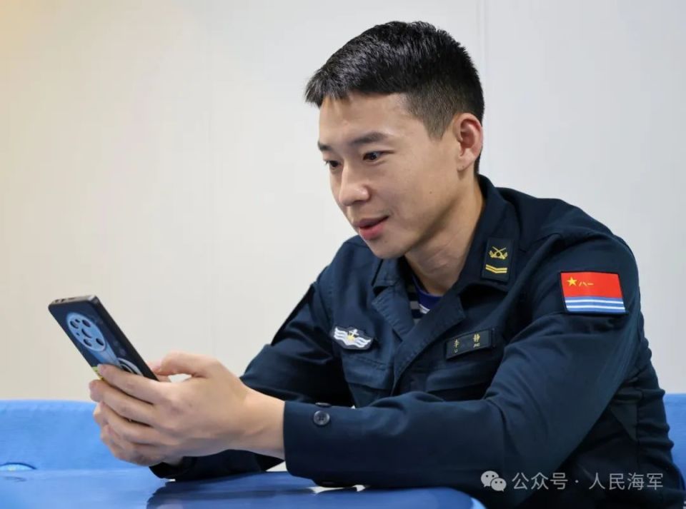 亚丁湾上,海娃们的特殊礼物太暖心啦!