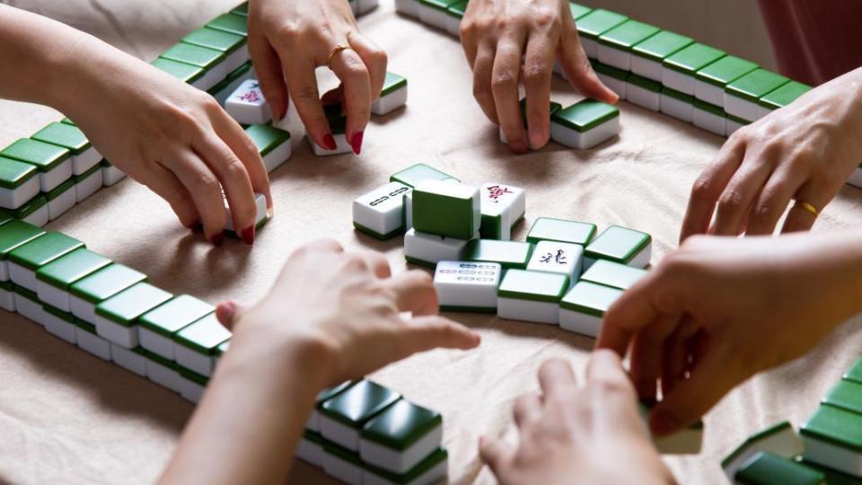 朋友四人搓麻将涉赌被拘留10日,亲友春节打牌带"彩头"算赌博吗_腾讯