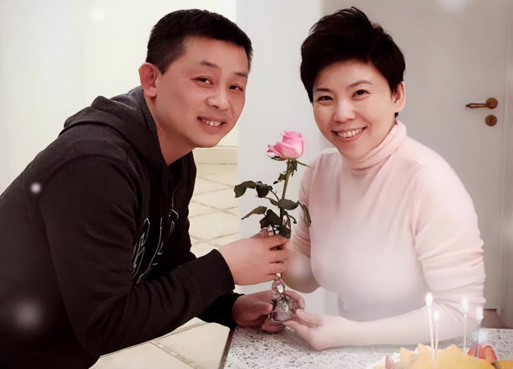 世界冠军邓亚萍和林志刚正在谈婚论嫁,不料却半路杀出个程咬金_腾讯