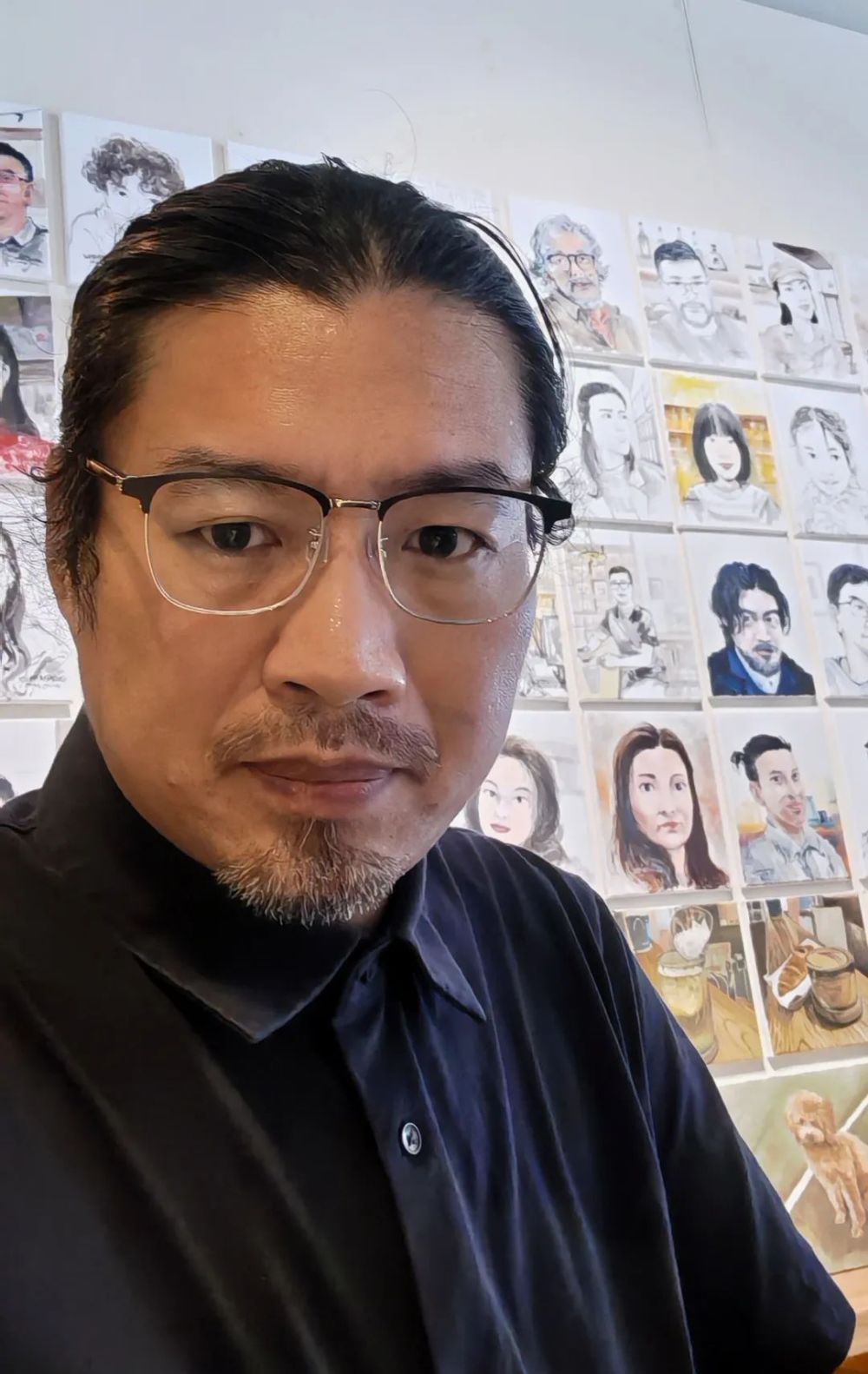 绘画制作:徐庚明作为一名钢琴演奏者,方钟灵多次在香港亚洲钢琴