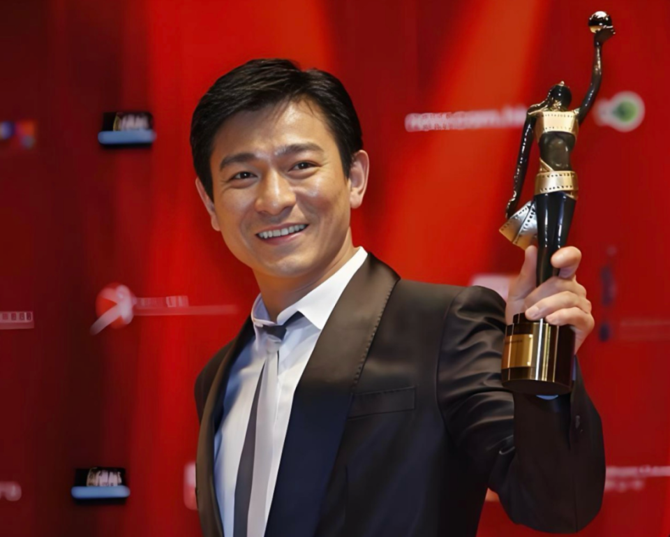 刘德华的"滑跪",打了内娱多少人的脸?