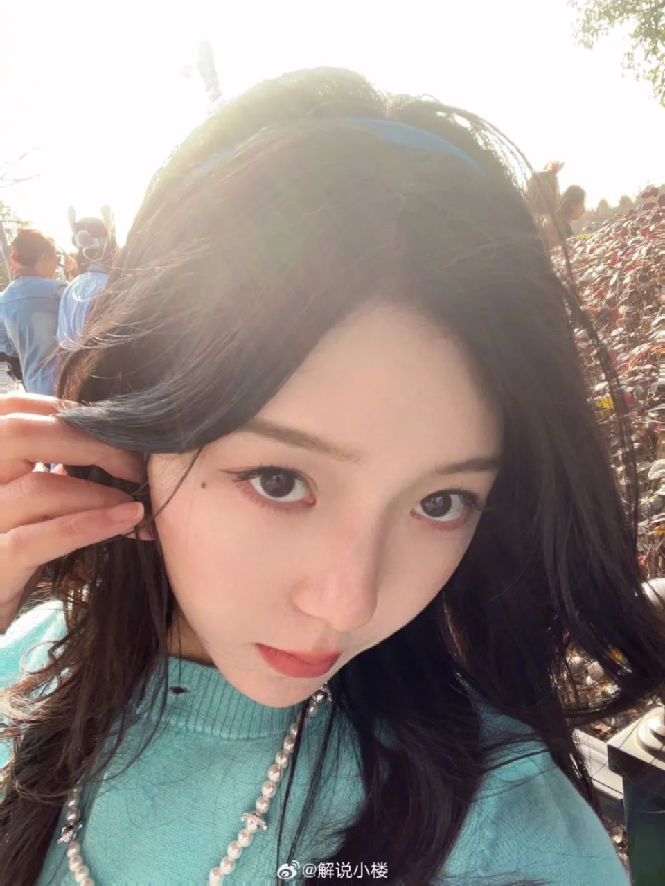 【lpl女友】解说小楼畅玩迪斯尼,这颜值迷倒lpl现役选手_腾讯新闻