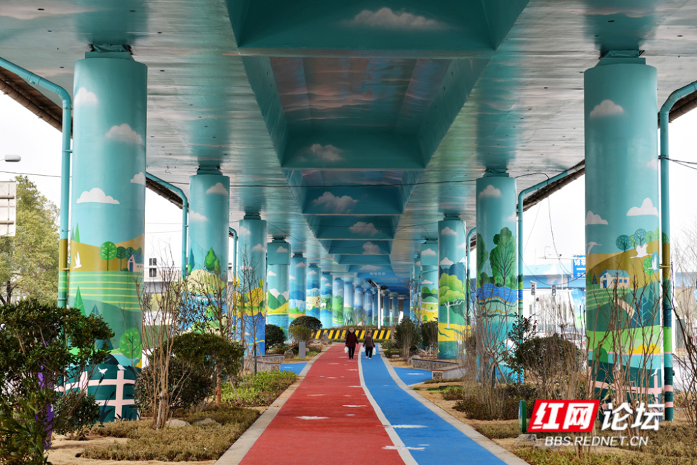 洞庭湖大桥下的景观彩绘先睹为快