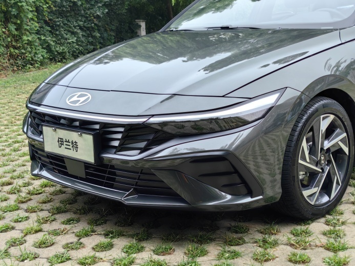 北京现代全新伊兰特:10万级轿车新选择