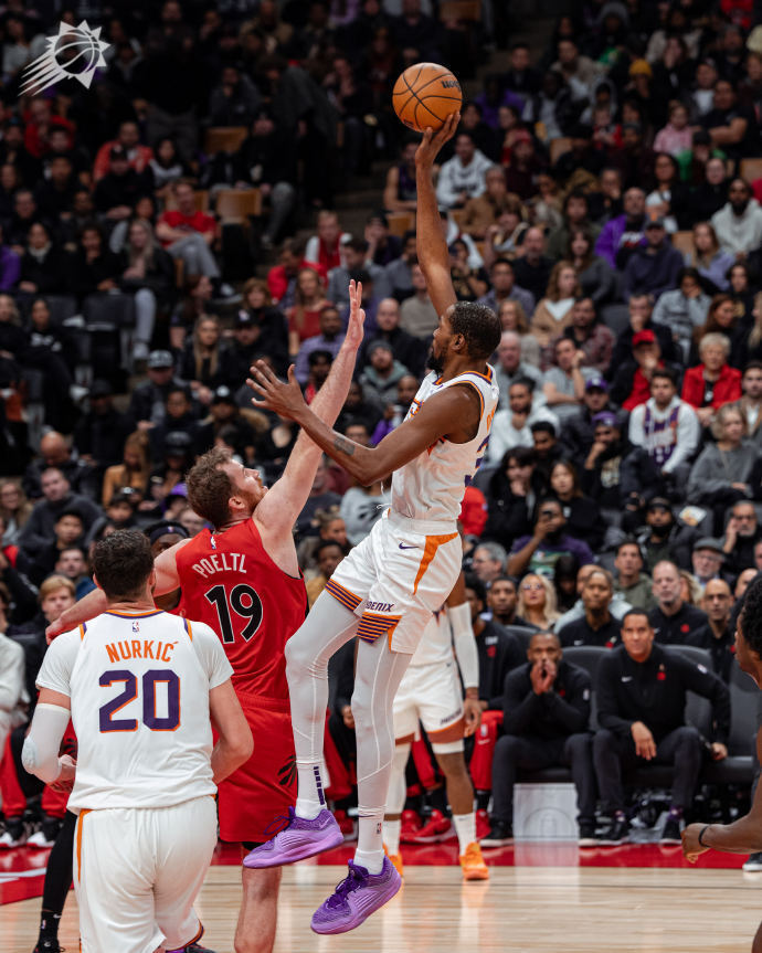 杜兰特复出连6战30 空砍:疯狂出手30次决战连续打铁 抱怨吃t