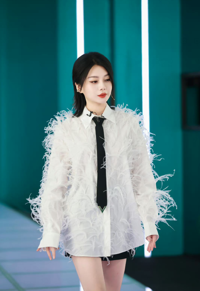 自以为是的吴恙,公开质疑《浪姐》评审,被戚薇何洁拒绝委屈发文