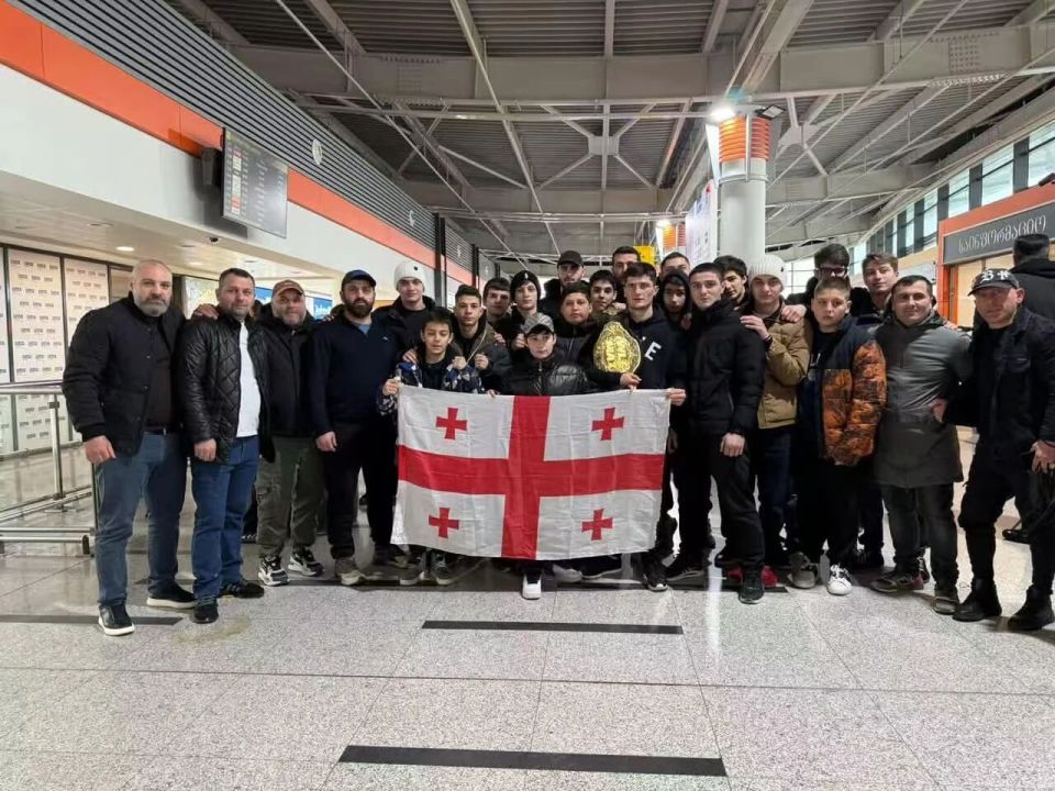 21岁卫冕王者乔治：拳台之上是锋芒，拳台之下是温度