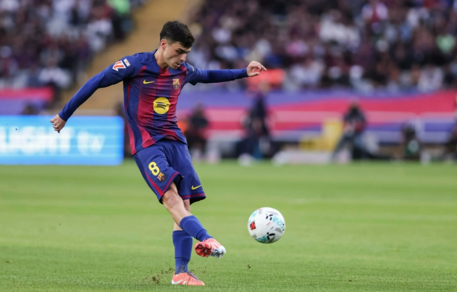 佩德里战皇马数据：73次传球68次成功，补时阶段染红