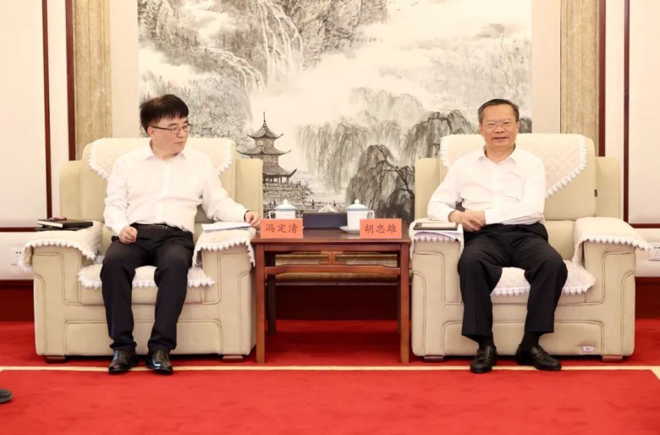 胡忠雄会见中国铁路成都局集团有限公司党委书记董事长冯定清一行