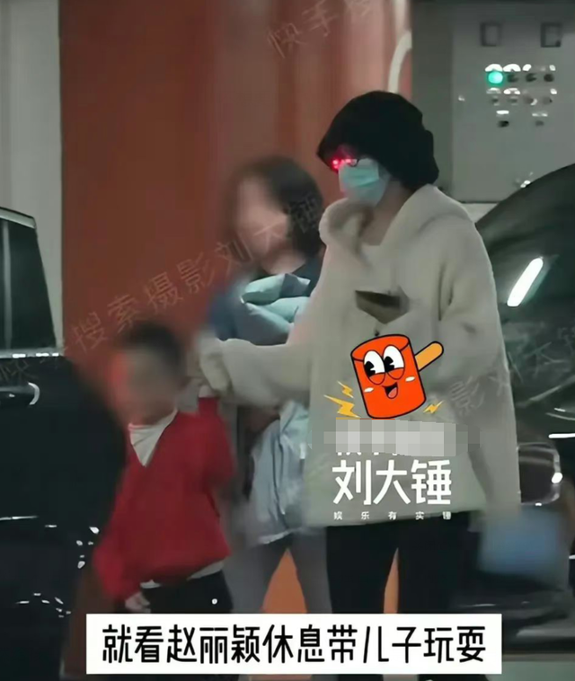 冯绍峰带娃参加运动会,5岁儿子正脸曝光,一看就是赵丽颖亲生的