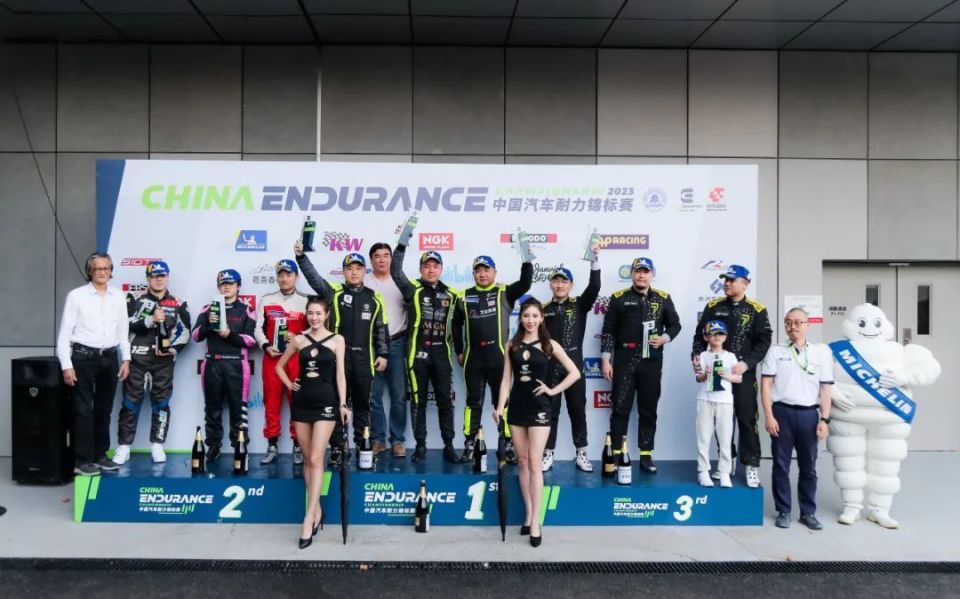 未来可期 Climax Racing车手刘航成加冕2023 CEC GT3绅士组车手年度总冠军_腾讯新闻